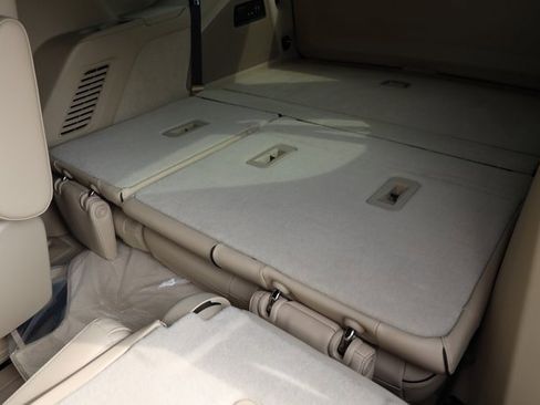 Certified 2022 Cadillac Escalade Premium Luxury image 14