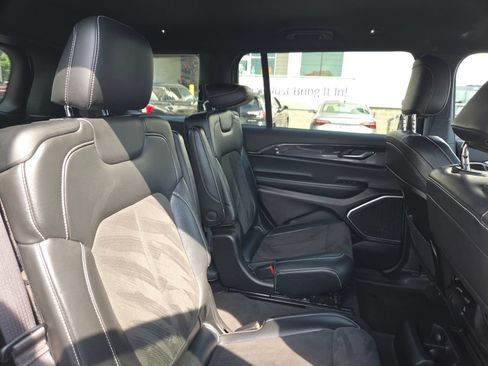 Used 2021 Jeep Grand Cherokee L Laredo AWD/4WD image 41