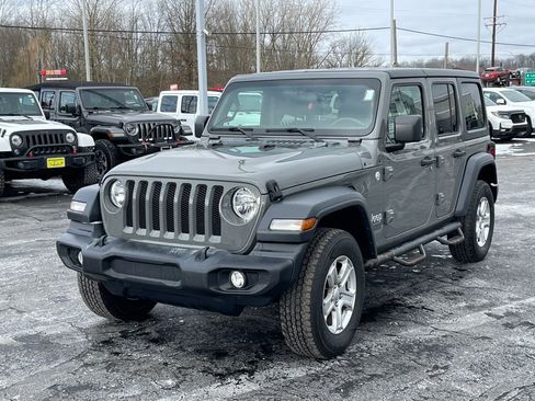 Used 2019 Jeep Wrangler Unlimited Sport S image 3