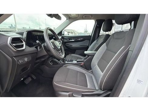 Used 2024 Chevrolet TrailBlazer LT FWD image 11