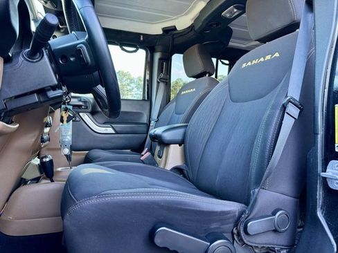 Used 2014 Jeep Wrangler Unlimited Sahara image 27