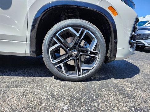 New 2026 Volkswagen Tiguan SEL R-Line AWD/4WD image 15