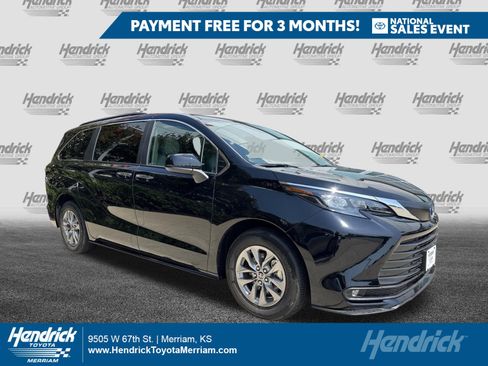Used 2025 Toyota Sienna XLE FWD image 1