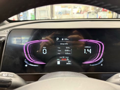 Used 2025 Kia Sportage X-Line image 11