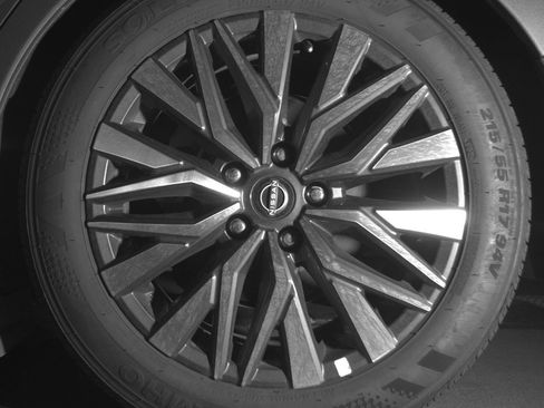 Used 2025 Nissan Altima 2.5 SV image 14