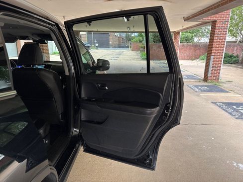 Used 2020 Honda Pilot Touring image 14