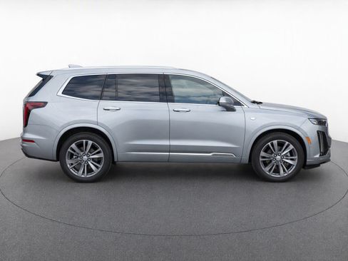 Used 2025 Cadillac XT6 Premium Luxury w/ Platinum Package FWD image 8