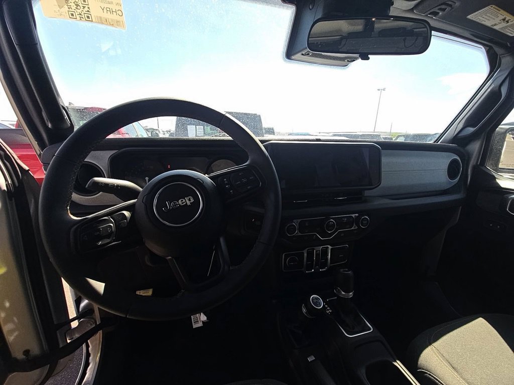 Used 2024 Jeep Wrangler Unlimited w/ Technology Group AWD/4WD image 3