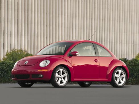 Used 2010 Volkswagen Beetle Coupe FWD image 1
