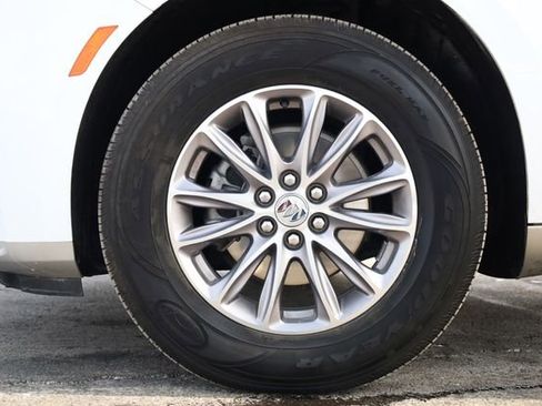 Used 2024 Buick Enclave Premium image 9