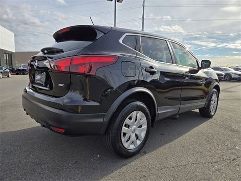 Used 2018 Nissan Rogue Sport S image 6