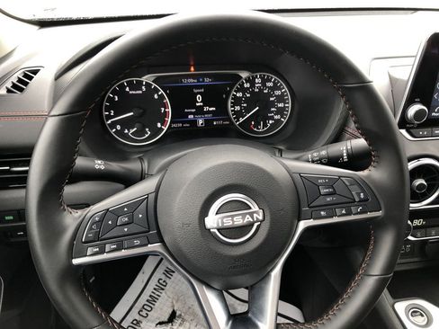 Used 2025 Nissan Sentra SR FWD image 14