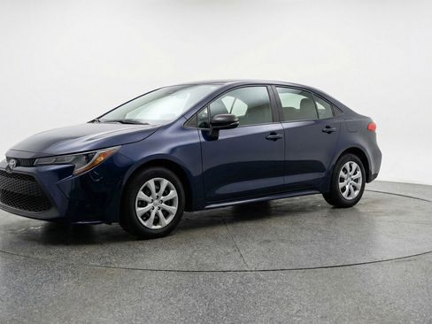 Used 2025 Toyota Corolla LE image 3