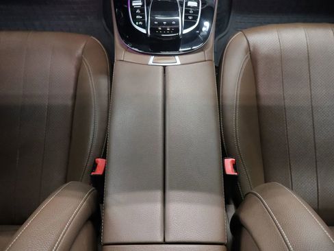 Used 2017 Mercedes-Benz E 300 4MATIC image 27