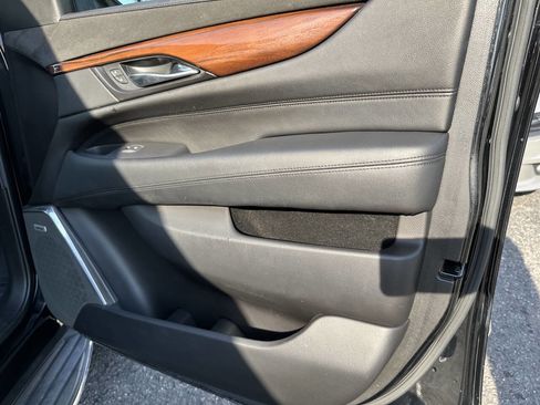 Used 2018 Cadillac Escalade 4WD image 19