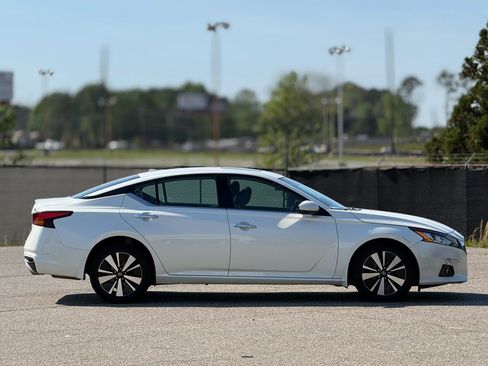 Used 2020 Nissan Altima 2.5 SV image 7
