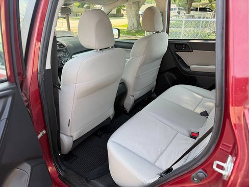 Used 2014 Subaru Forester 2.5i AWD/4WD image 24
