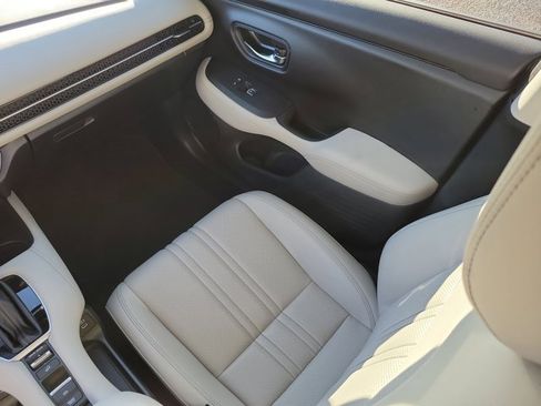 Certified 2024 Honda HR-V EX-L image 4