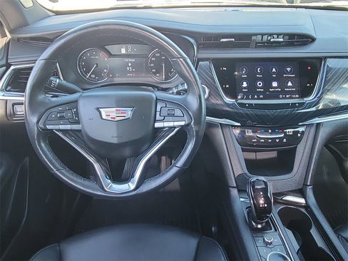 Certified 2023 Cadillac XT6 Premium Luxury image 11