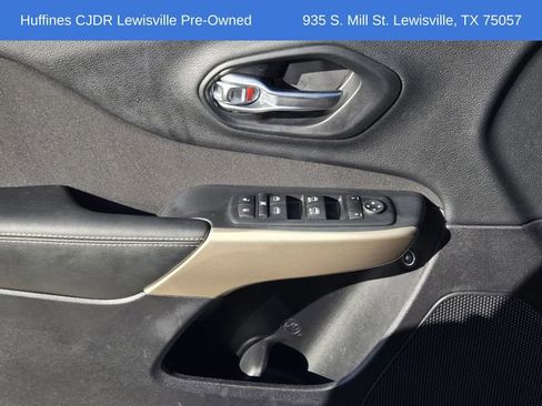 Certified 2017 Jeep Cherokee Latitude w/ Safety/Convenience Group image 24