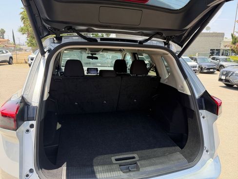 Used 2025 Nissan Rogue SV FWD image 33
