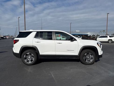 Used 2025 GMC Terrain Elevation AWD/4WD image 2