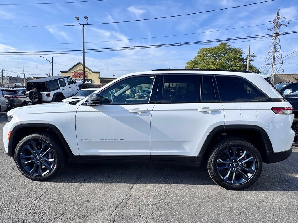 Used 2026 Jeep Grand Cherokee Limited AWD/4WD image 4