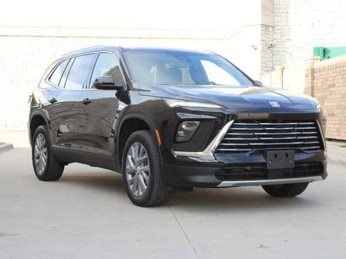 Used 2025 Buick Enclave Preferred image 2