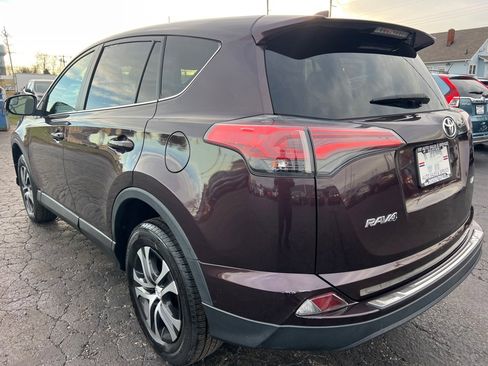 Used 2018 Toyota RAV4 LE image 5