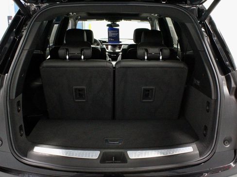 Used 2025 Cadillac XT6 Premium Luxury image 15