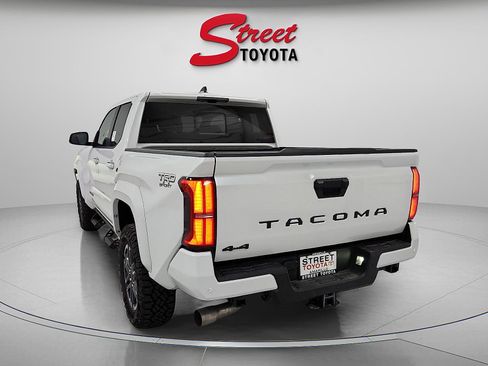 Used 2025 Toyota Tacoma TRD Sport w/ TRD Sport Upgrade Package image 2