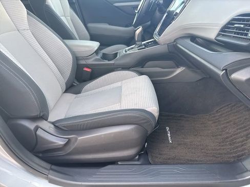 Used 2025 Subaru Outback Premium image 18