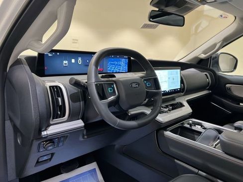 Certified 2025 Ford Expedition Active AWD/4WD image 9