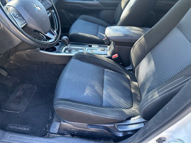 Used 2018 Mitsubishi Outlander ES AWD/4WD image 14