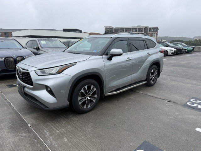Used 2020 Toyota Highlander XLE AWD/4WD image 1