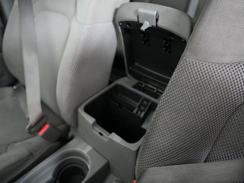 Used 2021 Nissan Frontier SV w/ Midnight Edition Floor Mats image 27