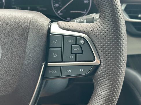 Used 2023 Toyota Sienna Platinum FWD image 45