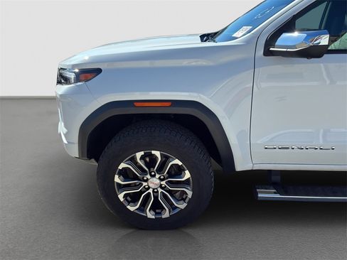 Used 2024 GMC Canyon Denali image 4