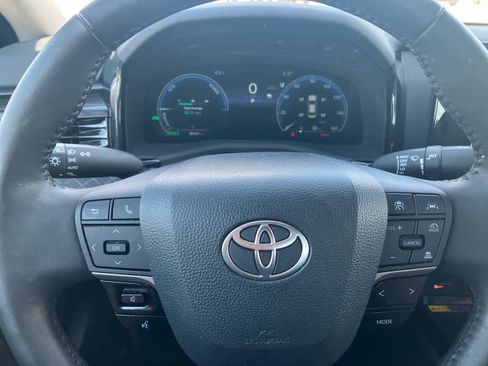 Used 2025 Toyota Camry XLE FWD image 16