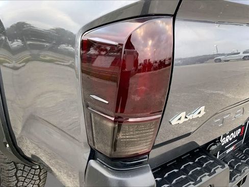 Used 2020 Toyota Tacoma SR AWD/4WD image 28