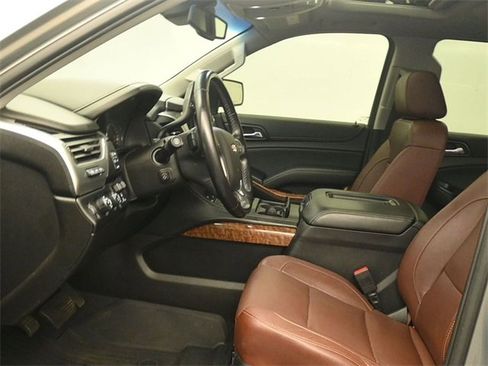 Used 2019 Chevrolet Suburban Premier w/ Premier Plus Edition image 15