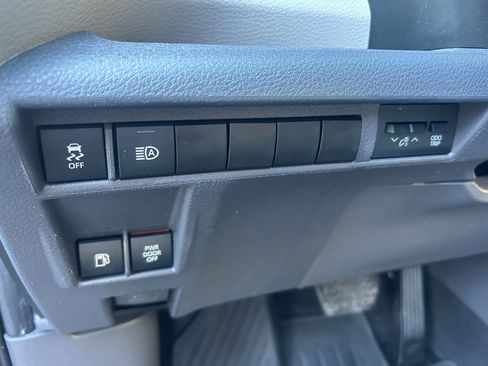 Used 2021 Toyota Sienna XLE image 17