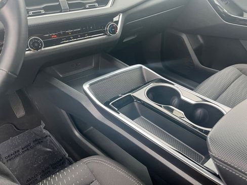 Used 2025 Chevrolet Equinox LT image 40