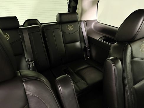 Used 2014 Cadillac Escalade Platinum image 36