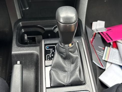 Used 2020 Toyota Tacoma TRD Sport AWD/4WD image 33