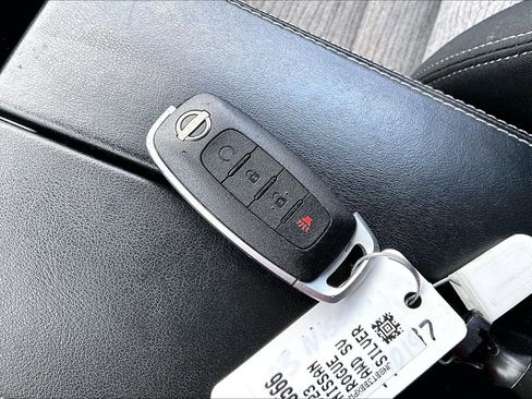 Used 2023 Nissan Rogue SV image 11