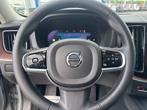 Certified 2024 Volvo XC60 B5 Plus AWD/4WD image 19