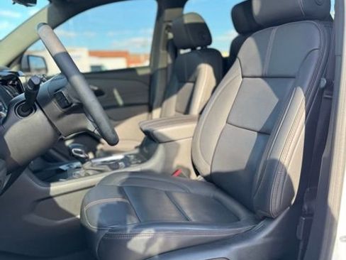Used 2023 Chevrolet Traverse RS image 14