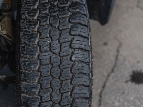 Used 2024 GMC Sierra 3500 SLE w/ SLE Convenience Package image 5