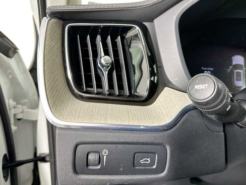 Used 2022 Volvo XC60 B6 Inscription w/ Advanced Package image 10